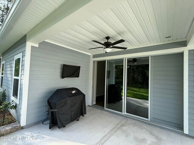Building Photo - 323 Holly Forest Dr