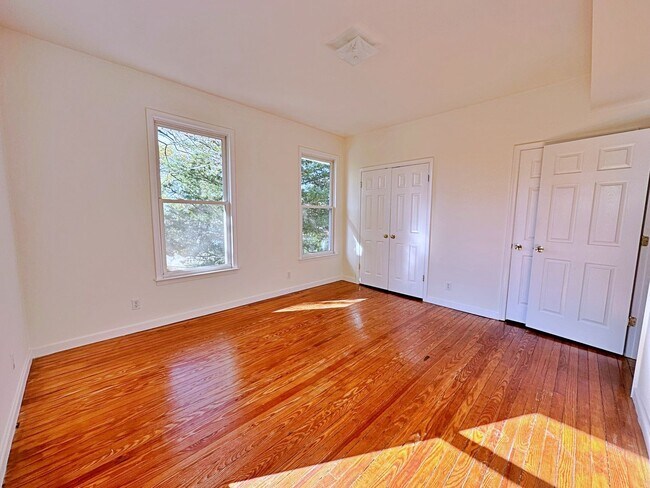 Building Photo - 1208 Avondale Ave