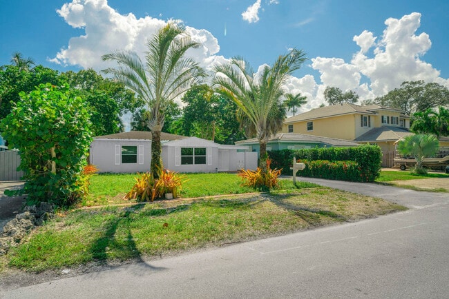 Building Photo - 842 SW 11th Ct