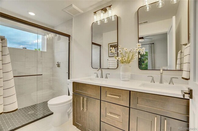 Building Photo - Luxury 2Bd/2Ba Corner Condo in Louisville