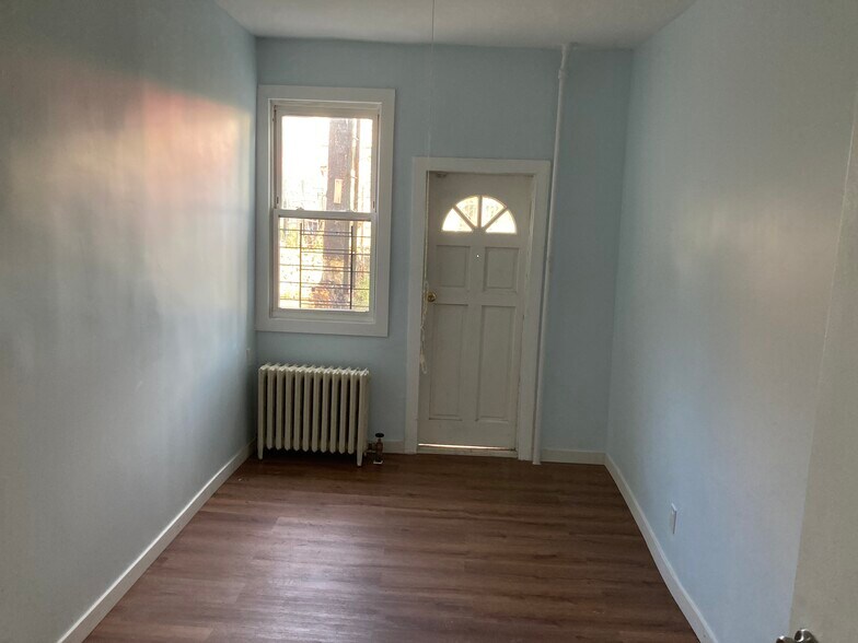 Building Photo - 3054 Barker Ave