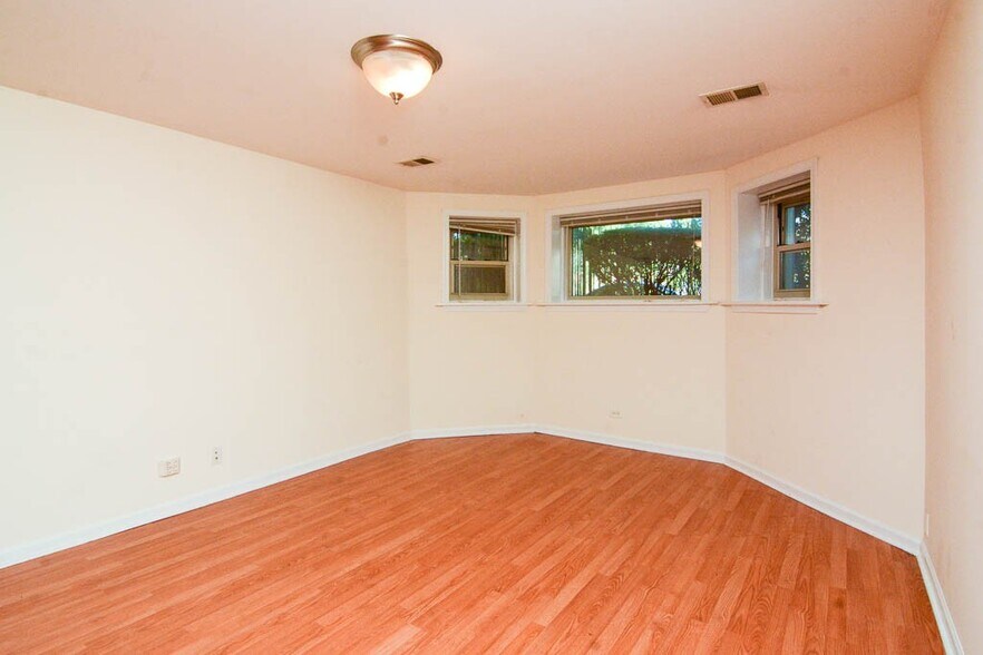 Building Photo - 3047 W Logan Blvd