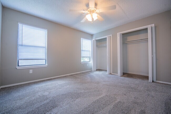 Building Photo - 2305 E Kantz Cv