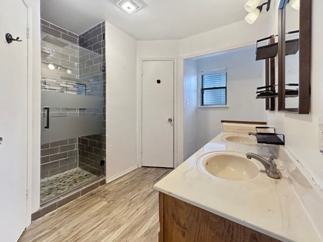 Building Photo - Northwest Crossing Neighborhood.