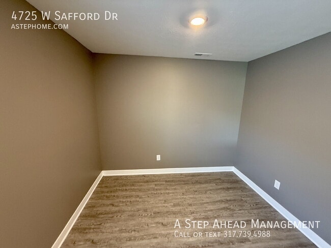 Building Photo - 4725 W Safford Dr