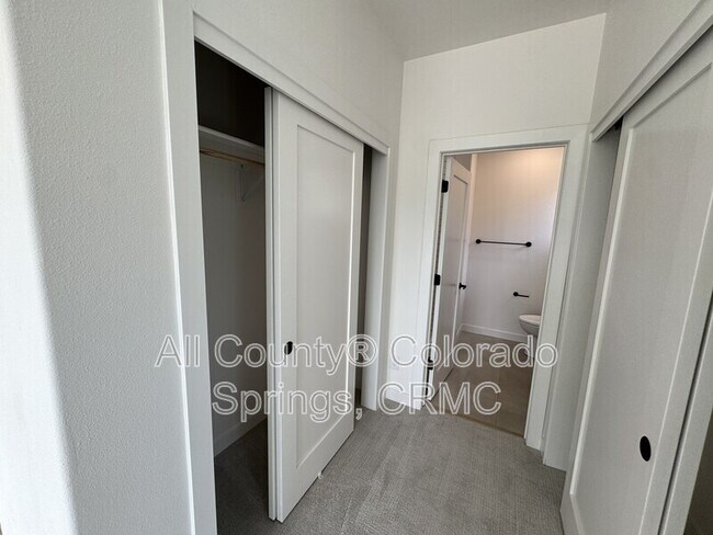 Building Photo - 2512 1/2 West Bijou Street