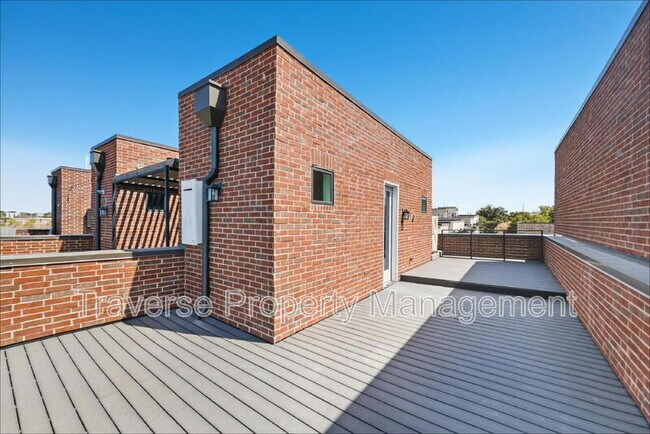 Building Photo - 408 Rayner Ave