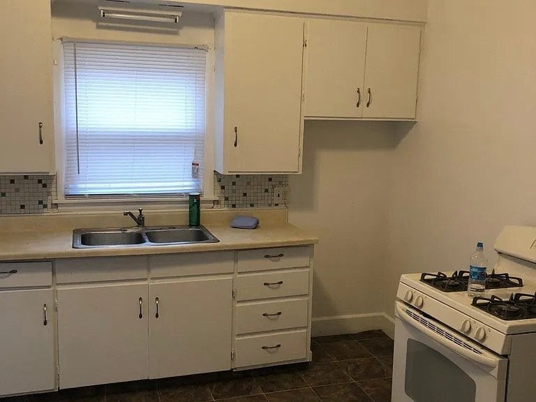 Building Photo - 429 Strong Ave