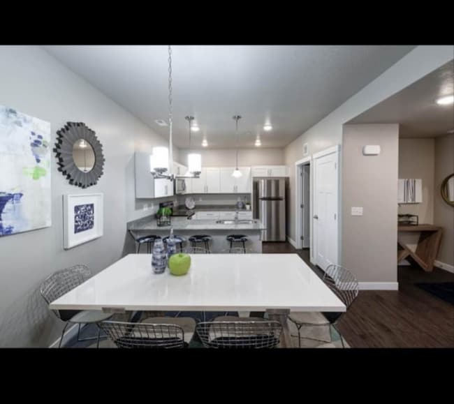 Building Photo - 631 E 180 N