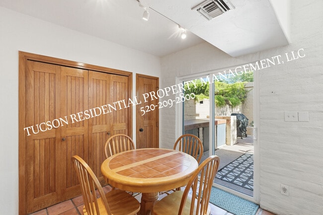 Building Photo - 2824 E Sierra Vista Rd