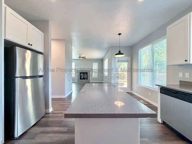 Building Photo - 5847 SW Coventry Pl