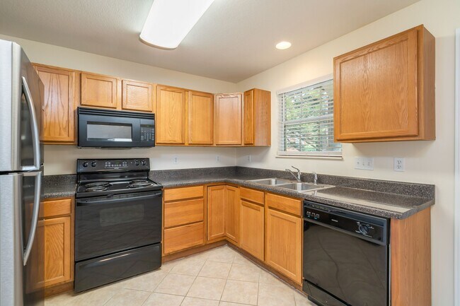 Building Photo - 1703 Maple View Way