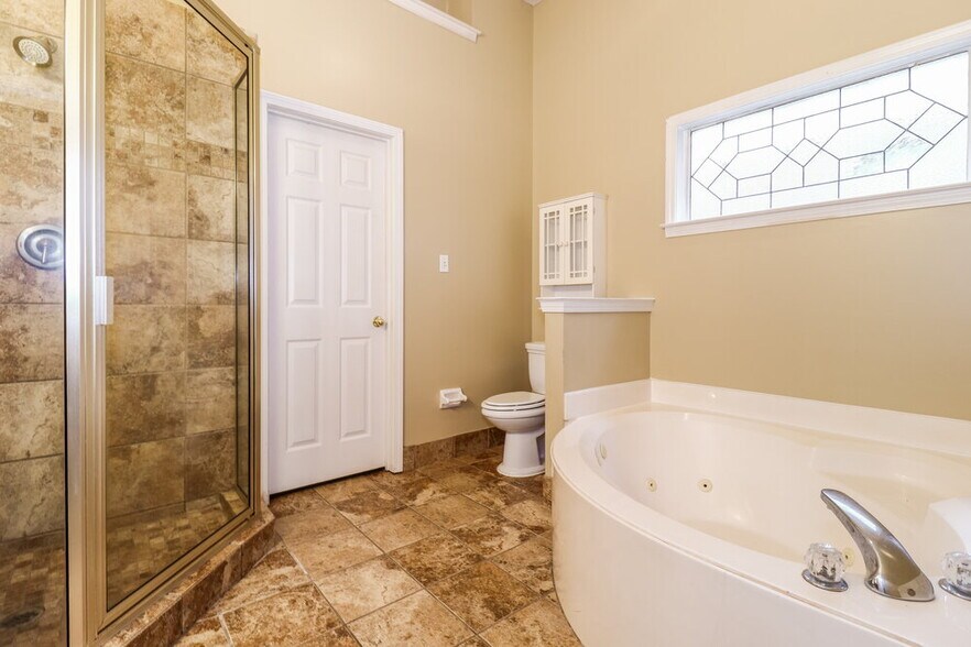 Building Photo - 8691 Overcup Oaks Dr