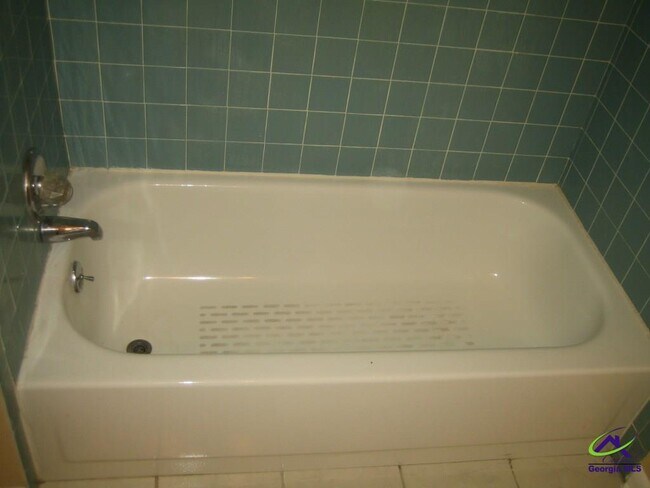 Building Photo - 5 Hampton Square