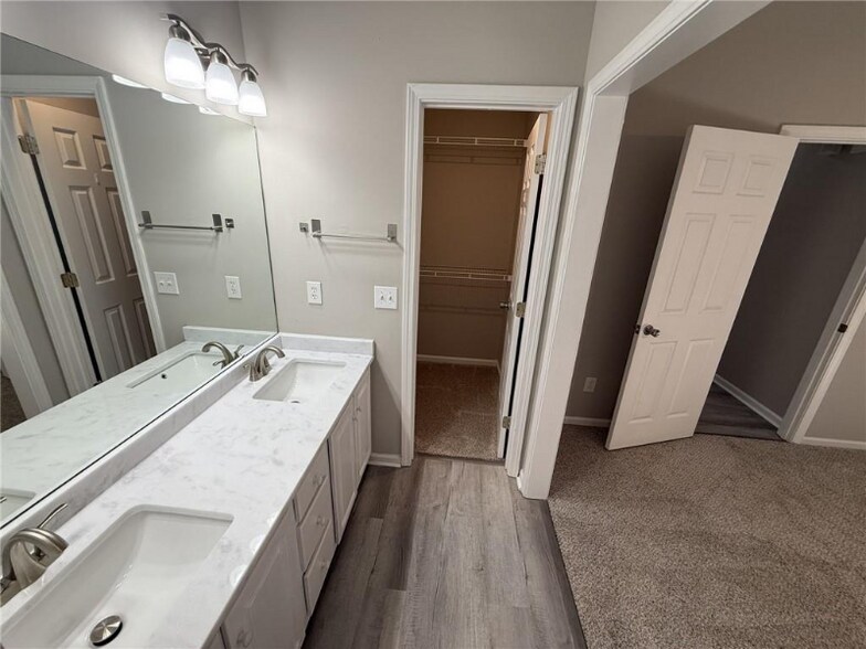 Building Photo - 8111 Oak Arbor Rd