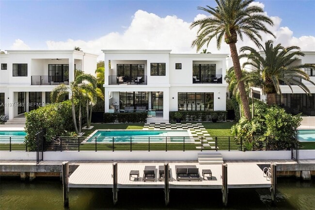 Building Photo - 885 NE 76th St