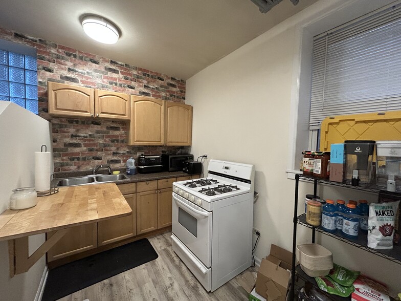 Primary Photo - 4621 N Rockwell St
