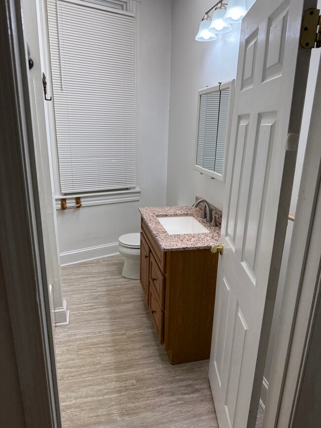 Building Photo - Spacious one-bedroom aparrtment