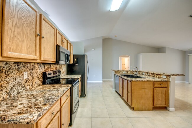 Building Photo - 2462 Nature Pointe Loop
