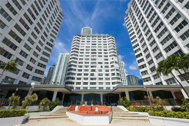 Building Photo - 801 Brickell Bay Dr