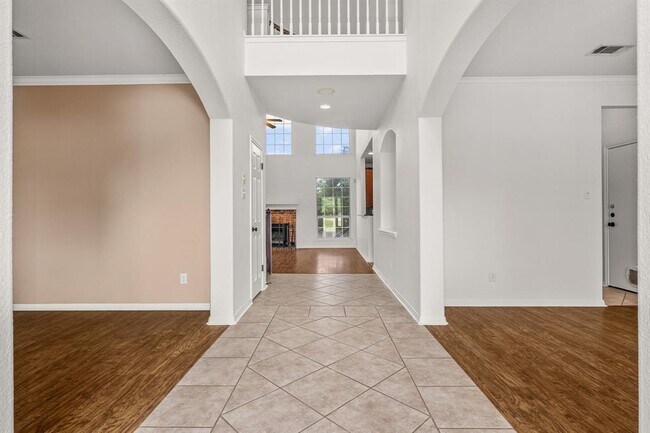 Building Photo - 11905 Lake Stone Dr
