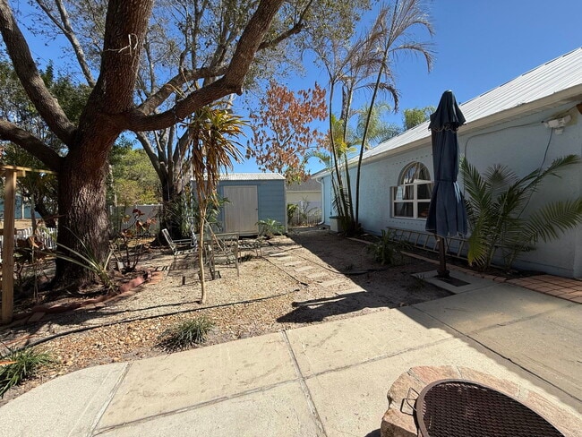 Building Photo - 125 SW Donna Terrace