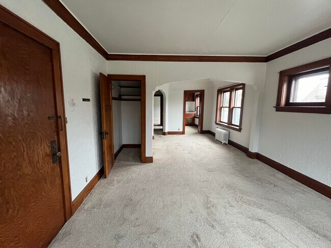 Building Photo - 5219 S Lake Dr