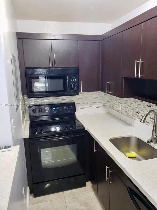 Building Photo - 1860 Venice Park Dr