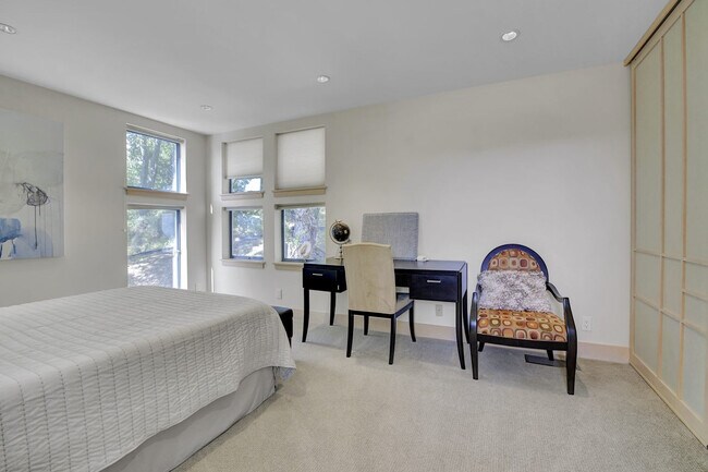 Building Photo - 319 Tappan Terrace
