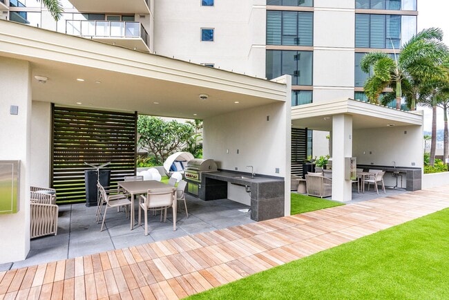 Building Photo - Sky Ala Moana (West) #3305 - Fully Furnished 1 BR/1 BA/1 Parking