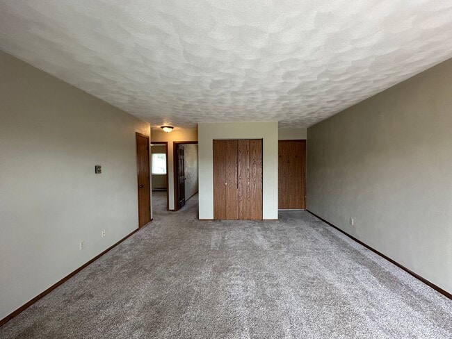 Building Photo - 1102 8th St Ct