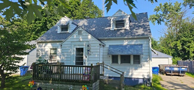 Primary Photo - 1479 Agard Ave