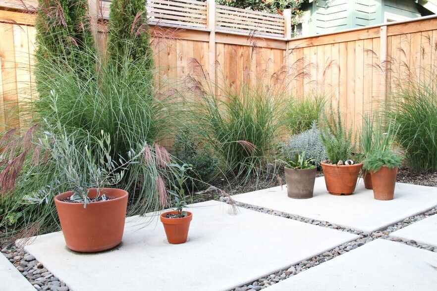 Building Photo - 2421 SE Division St