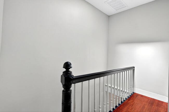 Building Photo - 99 Jewett Ave