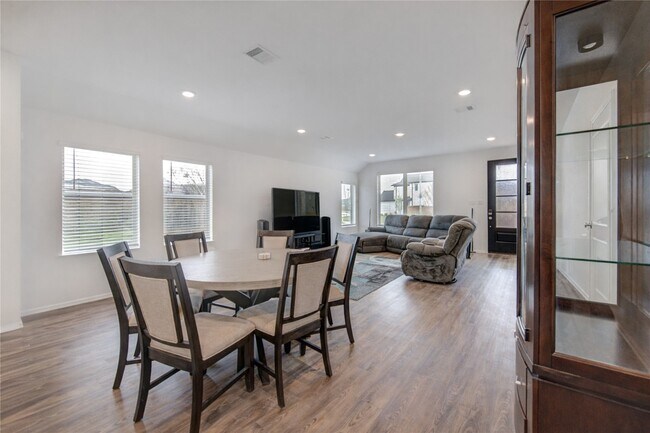 Building Photo - 2904 Cordova Hl Dr