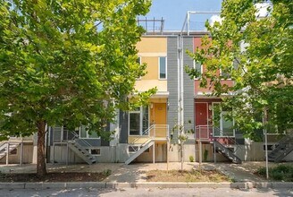 Building Photo - 428 E Oliver St