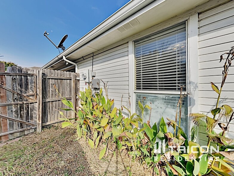 Building Photo - 916 Kory Dr