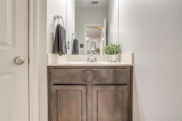 Building Photo - 13704 Southern Oaks Dr