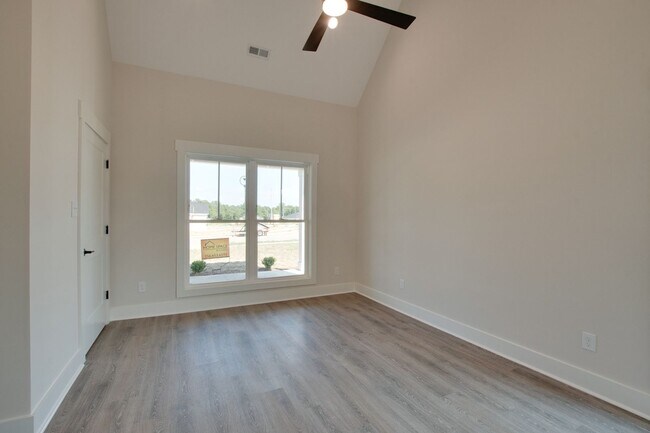 Building Photo - Brand NEW Adorable Craftsman!!!!