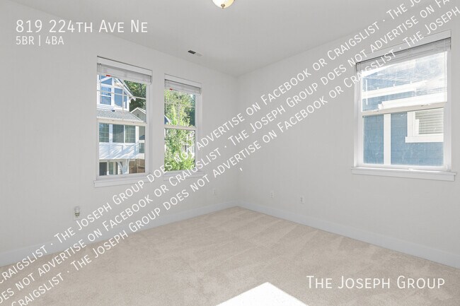 Building Photo - 819 224th Ave NE