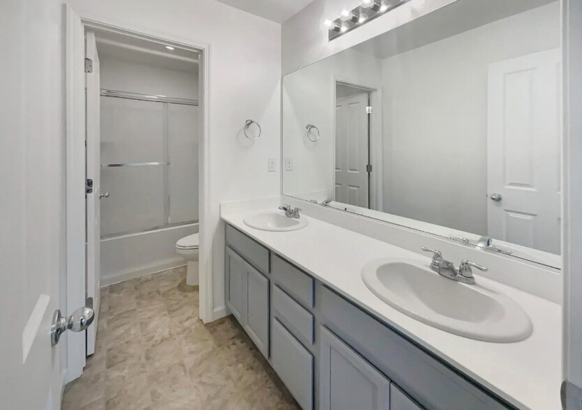 Building Photo - 3710 Roseparke Way