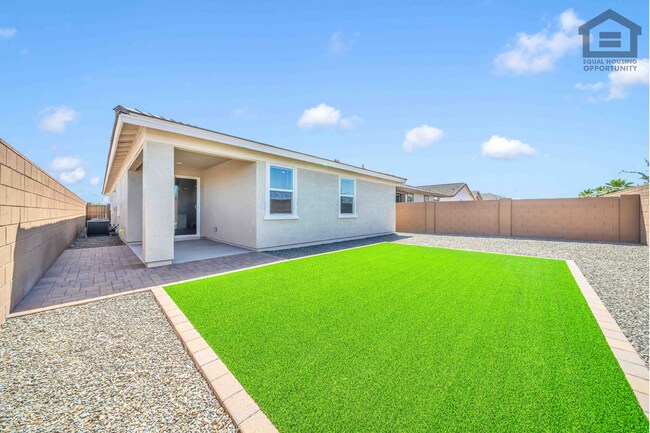 Building Photo - 4Bed/3Bath House at Thomas Rd/99th Ave! Ready for Immediate Move-In! -- Mother-In-Law Suite W/Pri...