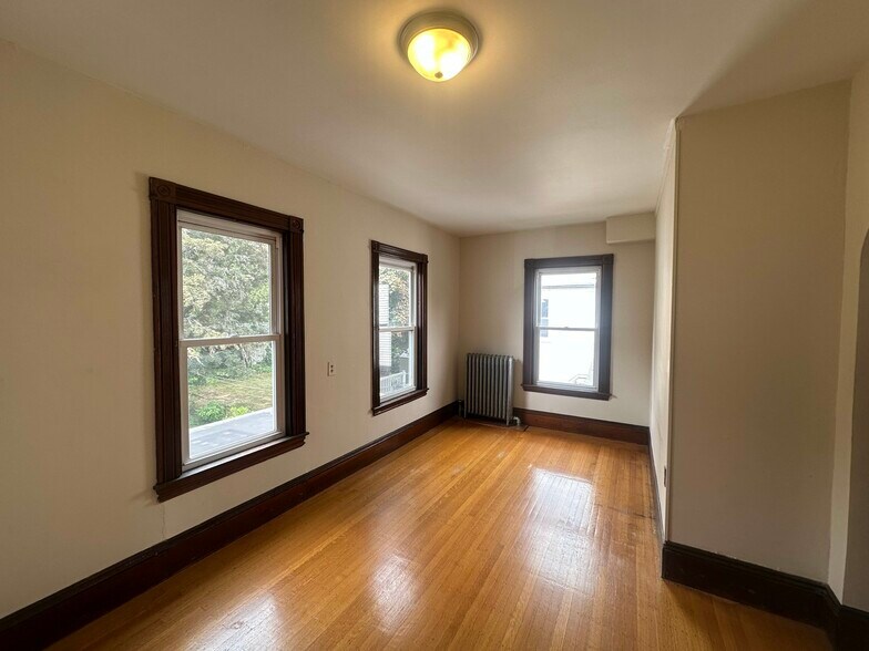 Primary Photo - 72 Thurston St