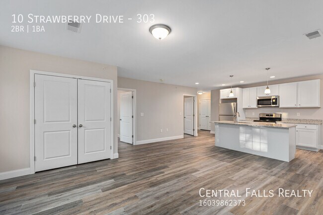 Building Photo - 10 Strawberry Dr