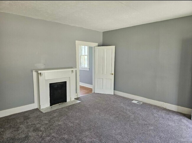 Building Photo - Updated 3BR house in West Louisville-Section 8 Accepted! **$400 off your first months rent**