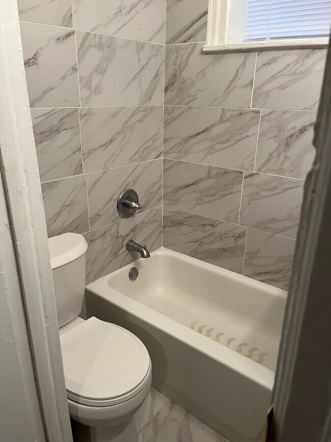 Building Photo - 4725 Chester Ave