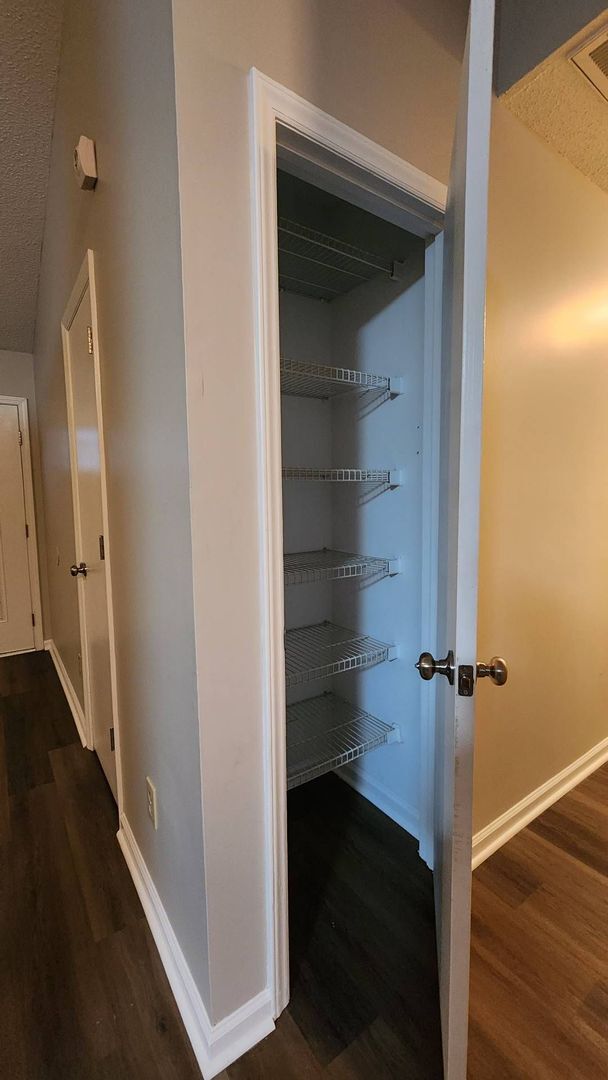 Building Photo - 208 S Ginger Dr