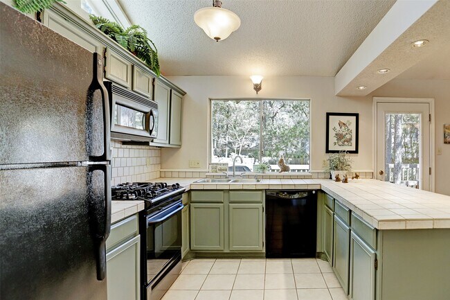 Building Photo - 12 Fairmeade Bend Dr