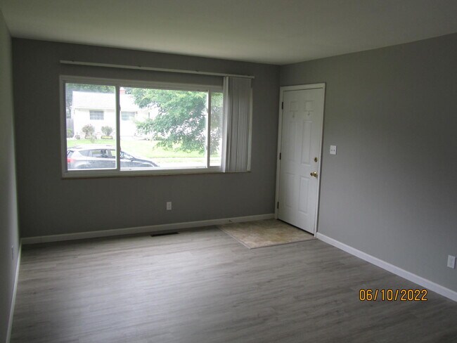 Building Photo - 5289 Eisenhower Rd