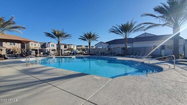 Building Photo - 240 E Shamrock Dr